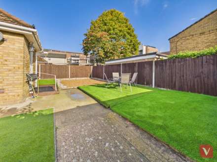 Whitehouse Close, Dunstable, Image 12