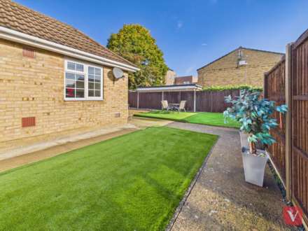 Whitehouse Close, Dunstable, Image 13
