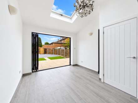 Wilsden Avenue, Luton, Image 6