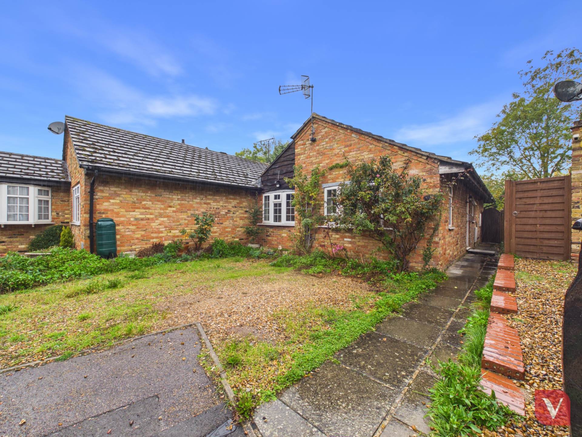 Heather Mead, Dunstable, Image 1