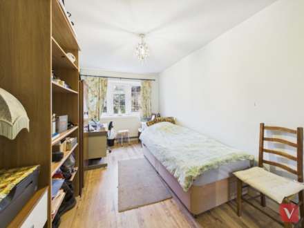 Heather Mead, Dunstable, Image 11