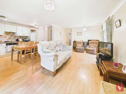 Heather Mead, Dunstable, Image 5