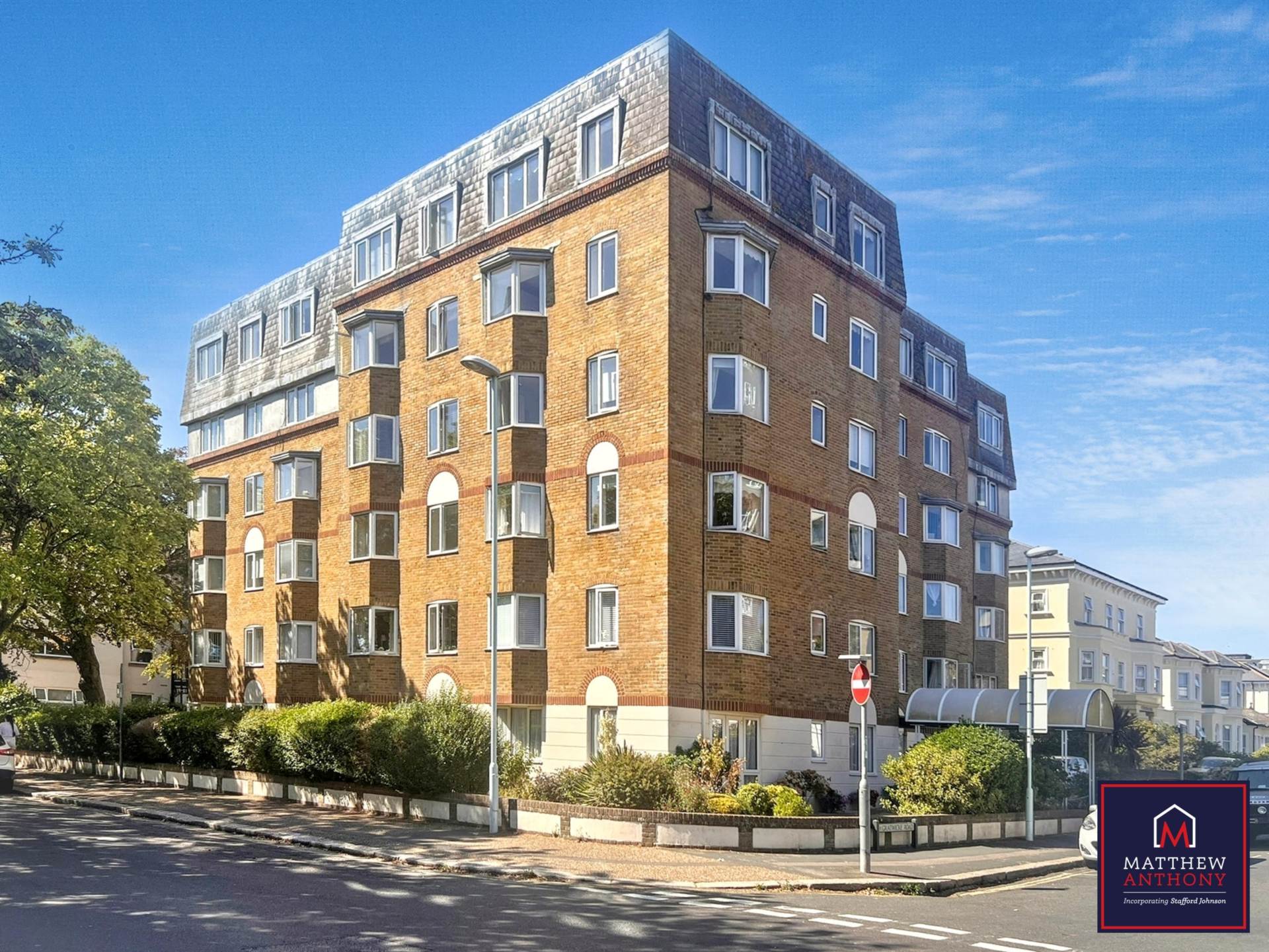 Oakland Court, Gratwicke Road, Image 1