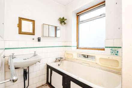 Beeches Avenue, Worthing, Image 10
