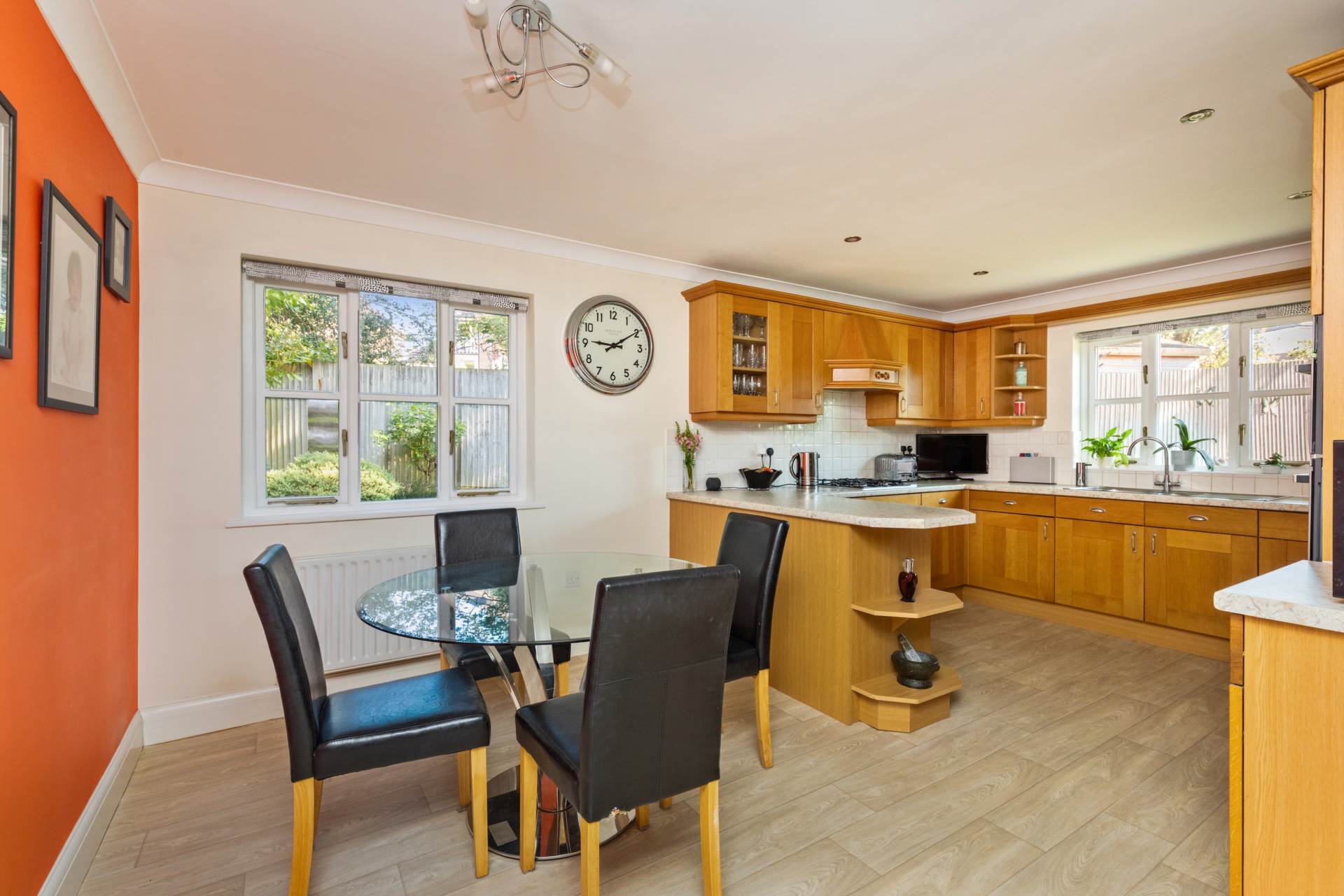 Swandean Close, Worthing, Image 4