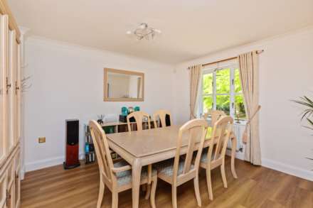 Swandean Close, Worthing, Image 3