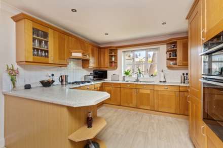 Swandean Close, Worthing, Image 5
