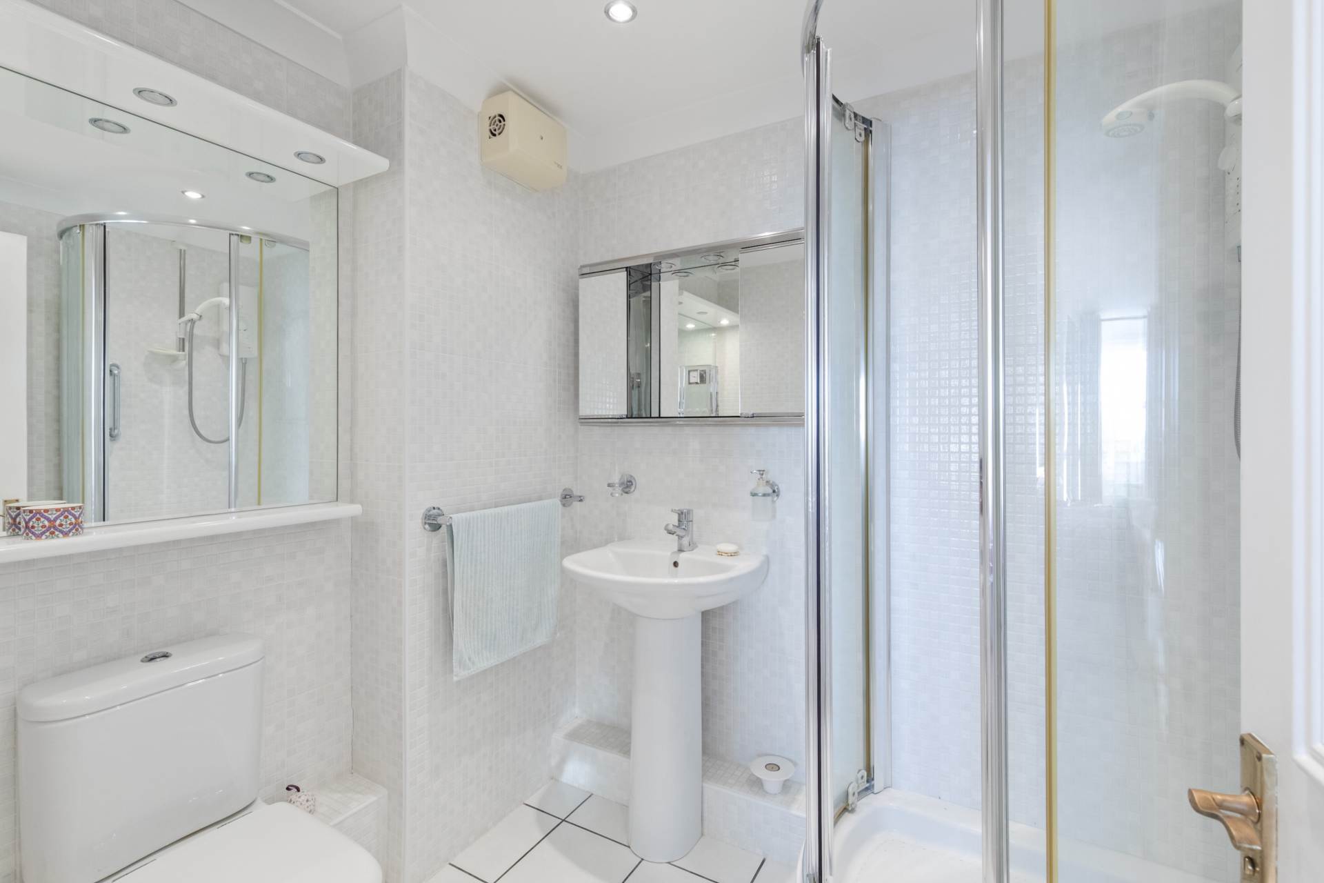 Regis Court, 22-24 West Parade, Image 6