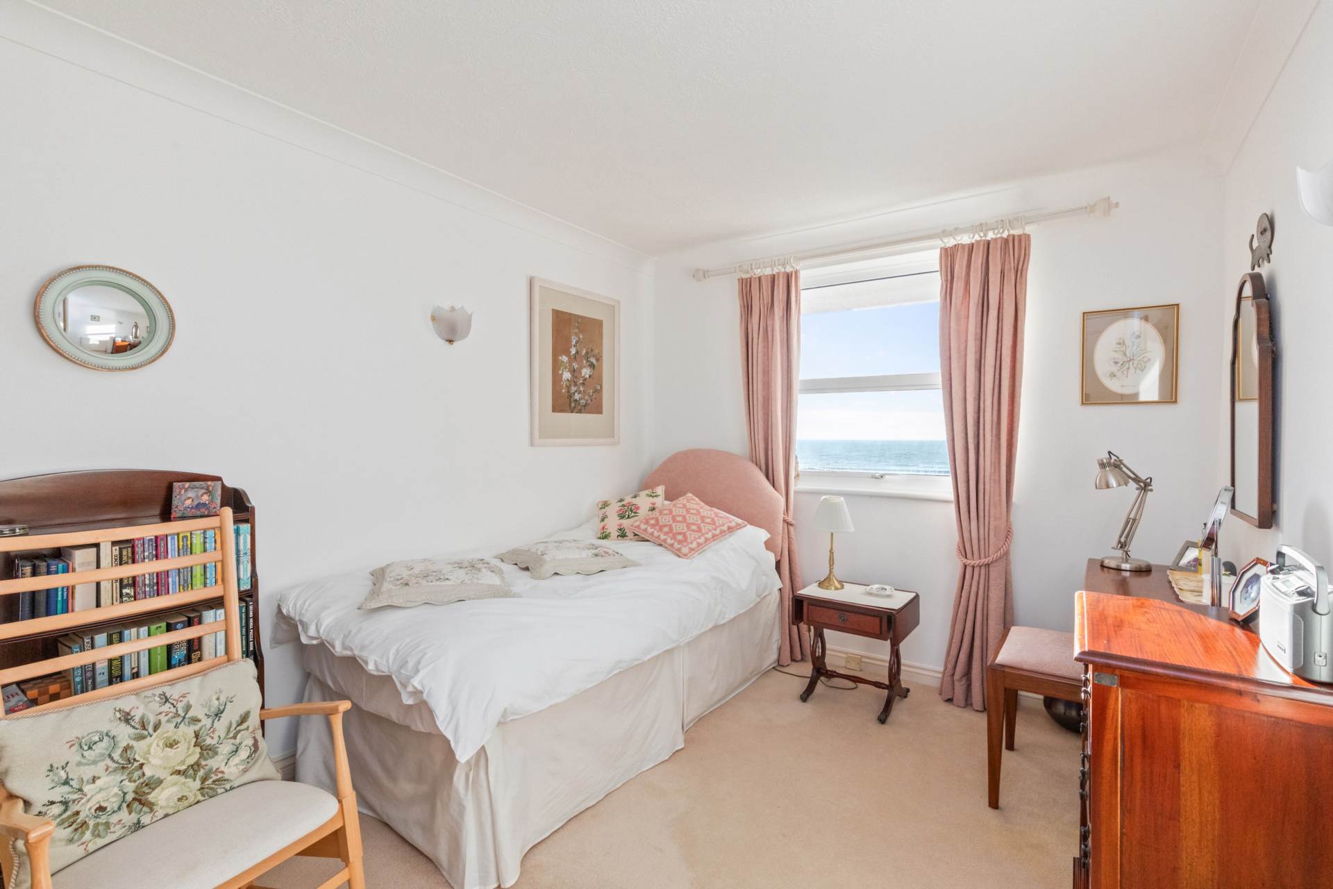 Regis Court, 22-24 West Parade, Image 7