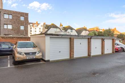 Regis Court, 22-24 West Parade, Image 10