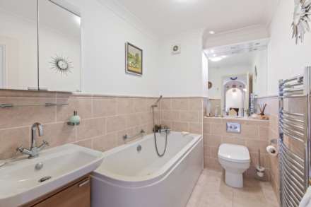 Regis Court, 22-24 West Parade, Image 8