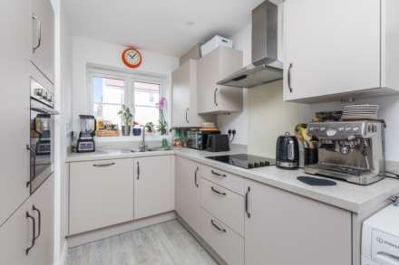 Gatekeepers Drive, Lancing, Image 4