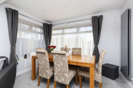 Crowborough Drive, Goring-By-Sea, Image 4