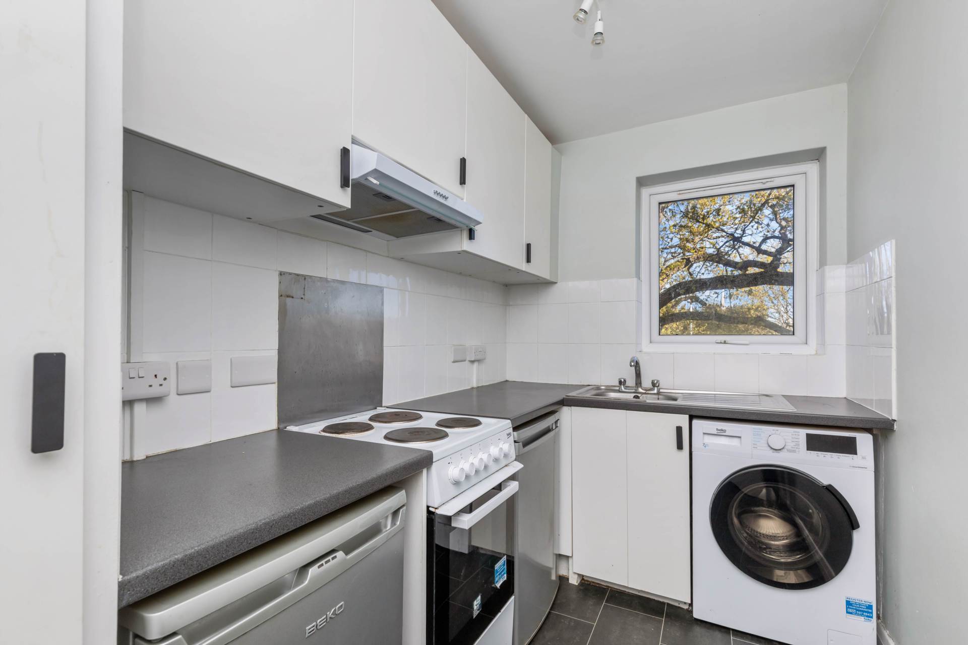 Manor Lea, Boundary Road, Image 5