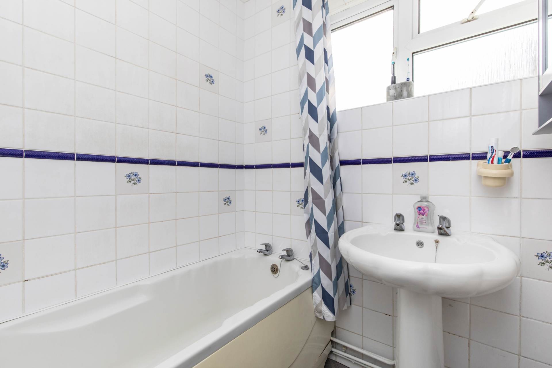 Twyford Close, Worthing, Image 11