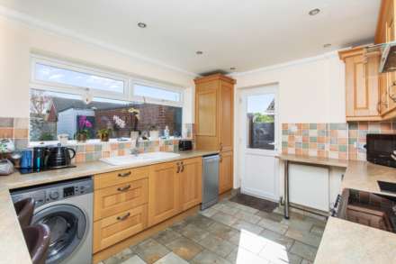 Twyford Close, Worthing, Image 5