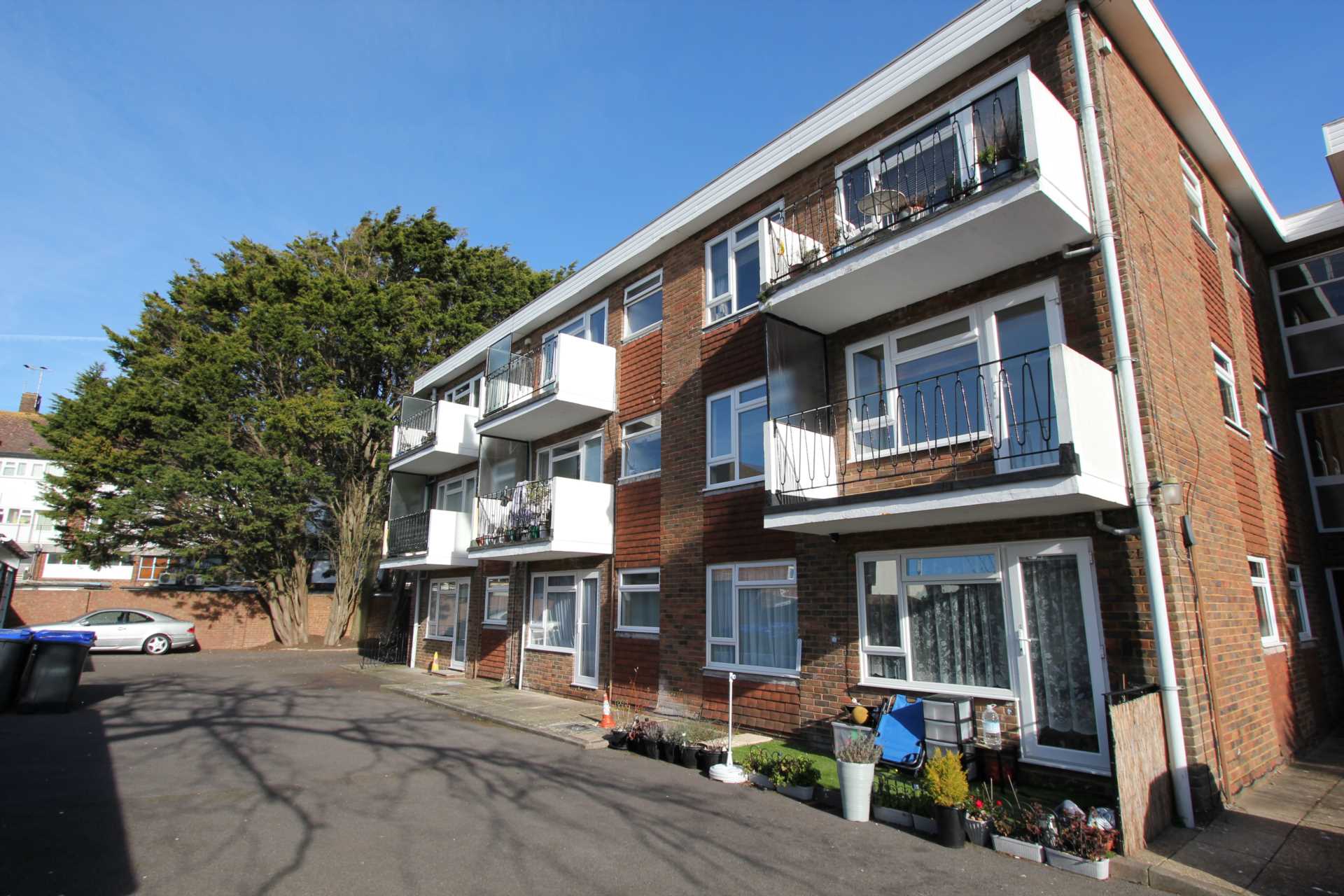 Maple Court, Wallace Avenue, Image 2