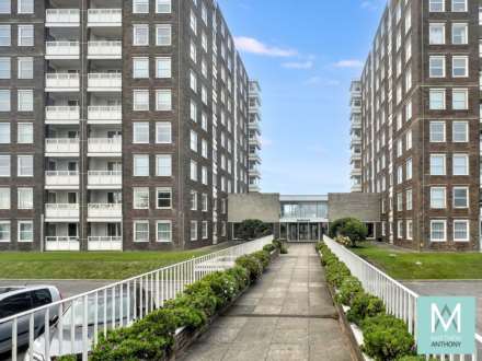 2 Bedroom Flat, Seabright, West Parade