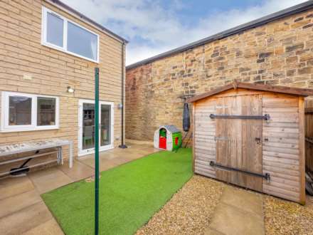 Willow Tree Court, Heckmondwike, Image 16