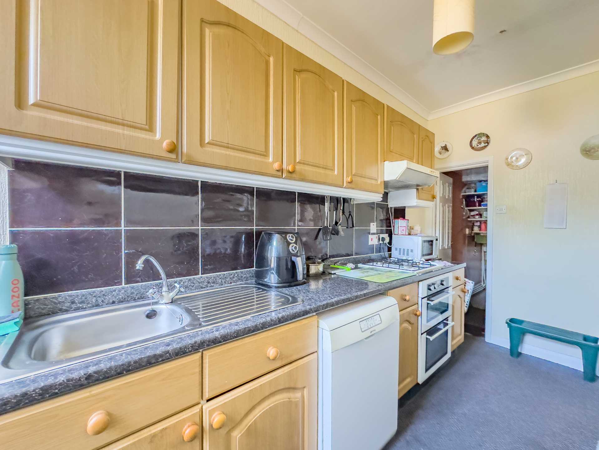 Bradford Road, Batley, Image 2