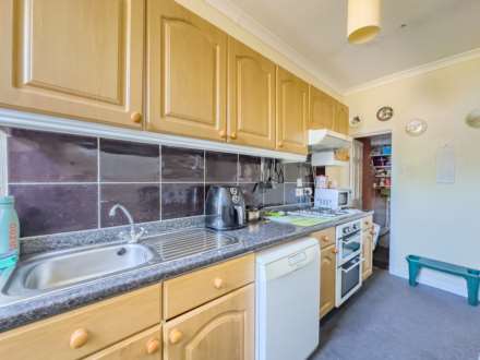 Bradford Road, Batley, Image 2