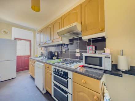 Bradford Road, Batley, Image 3