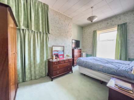 Bradford Road, Batley, Image 9