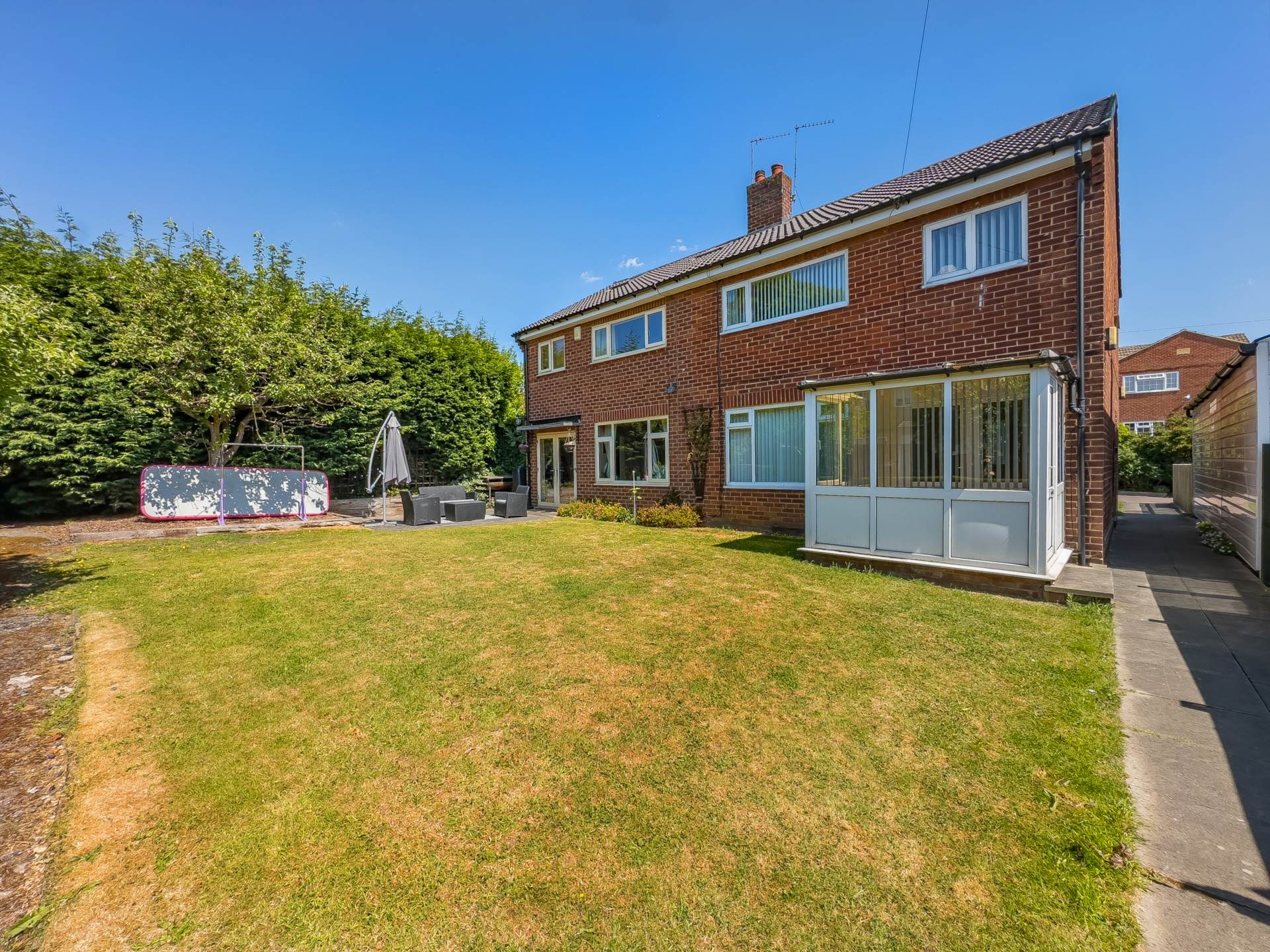 The Avenue, Birstall, Image 12