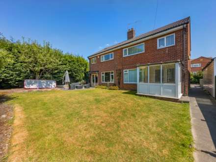 The Avenue, Birstall, Image 12