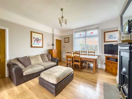 White Lee Road, Batley, Image 4