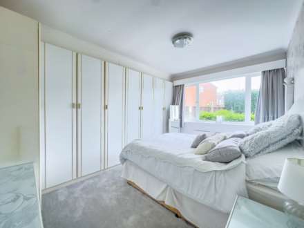 Glen View, Birstall, Image 15