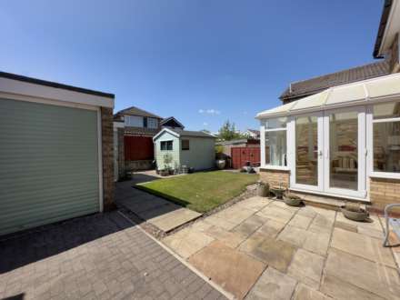 Bruntcliffe Drive, Morley, Image 18