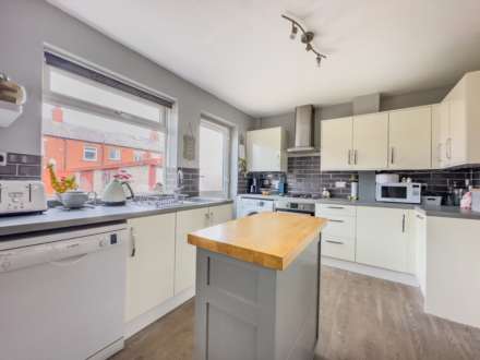 Carlinghow Lane, Batley, Image 4