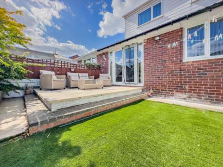 Fountain Drive, Liversedge, Image 17