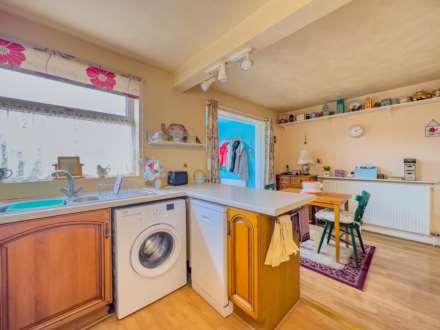 Hillhead Drive, Batley, Image 4