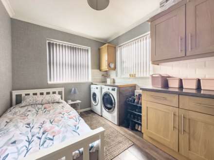 Carlinghow Lane, Batley, Image 9