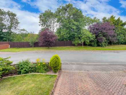 Manor Park Gardens, Gomersal, Image 23