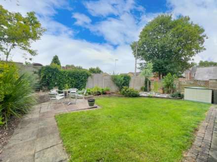 Manor Park Gardens, Gomersal, Image 24