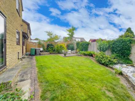 Manor Park Gardens, Gomersal, Image 26