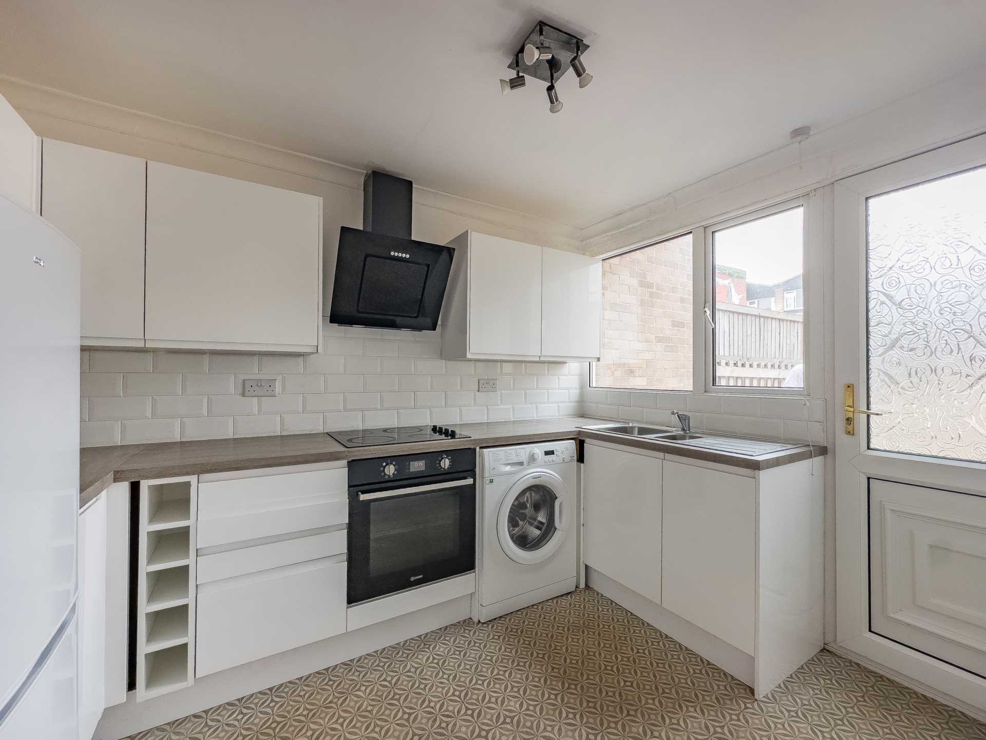 Listings Avenue, Liversedge, Image 2