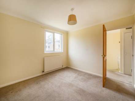 Listings Avenue, Liversedge, Image 10
