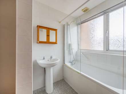 Listings Avenue, Liversedge, Image 11