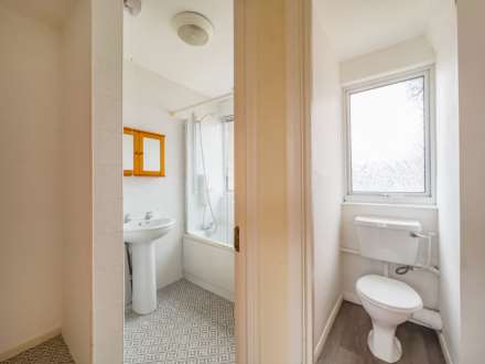 Listings Avenue, Liversedge, Image 12