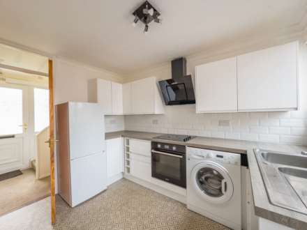 Listings Avenue, Liversedge, Image 3