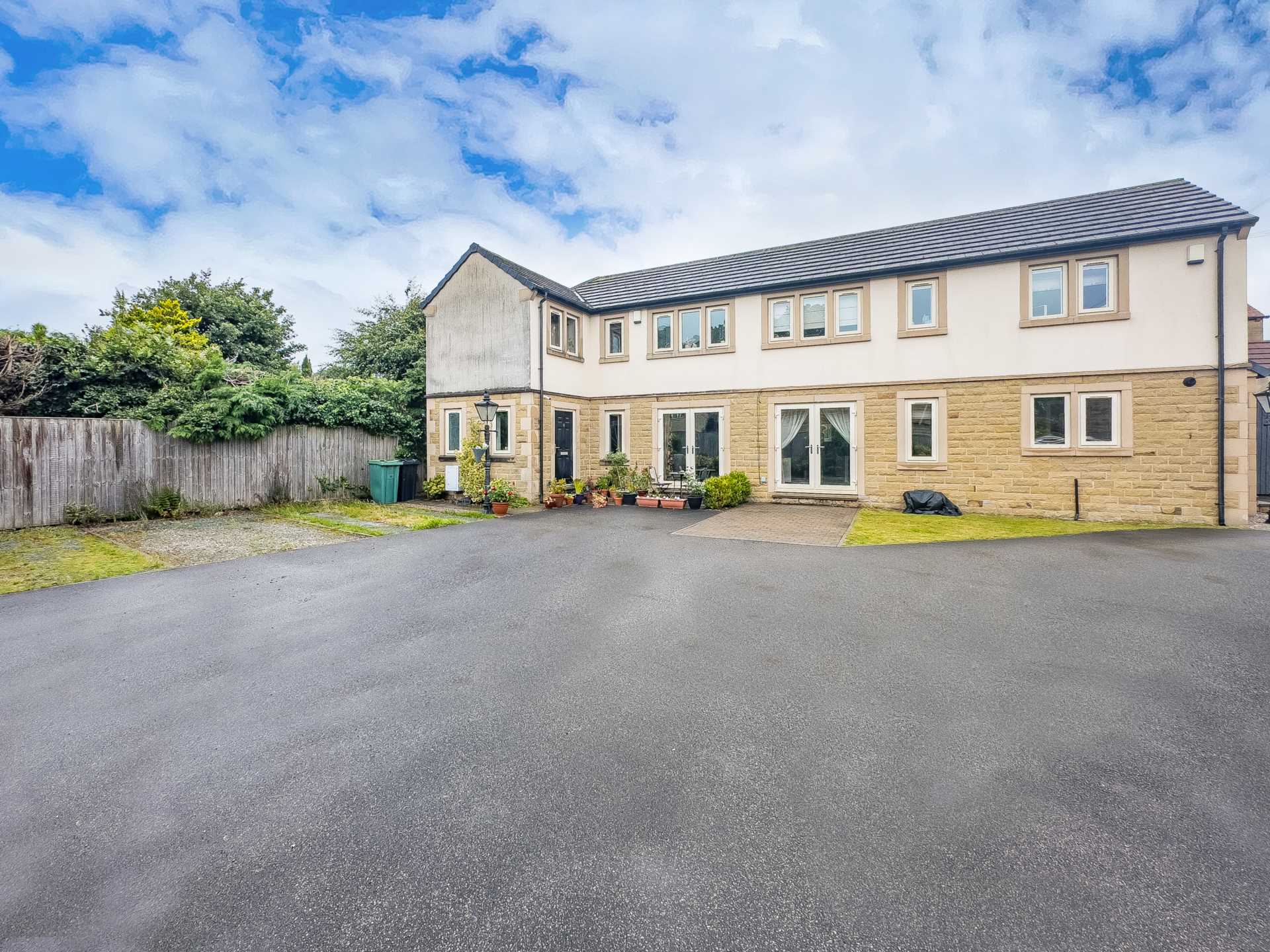 Carlton Court, Birkenshaw, Image 19
