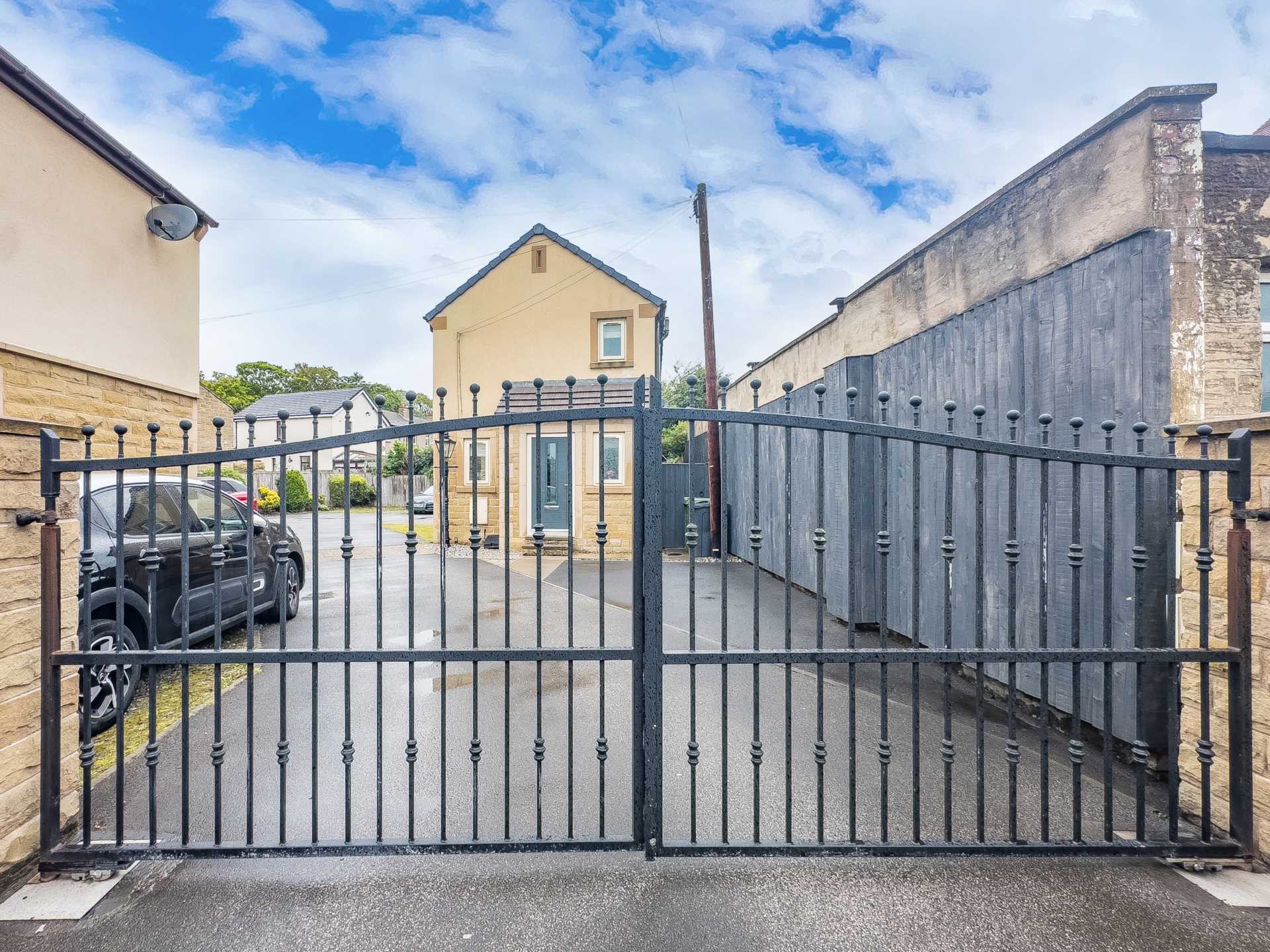 Carlton Court, Birkenshaw, Image 20