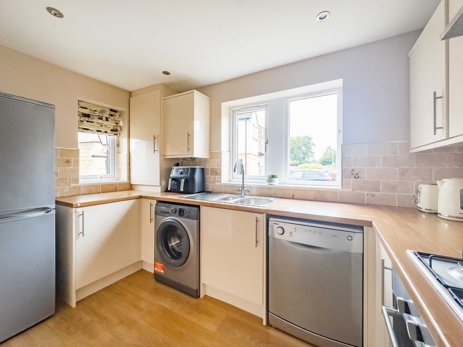 Carlton Court, Birkenshaw, Image 5