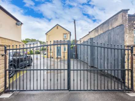 Carlton Court, Birkenshaw, Image 20