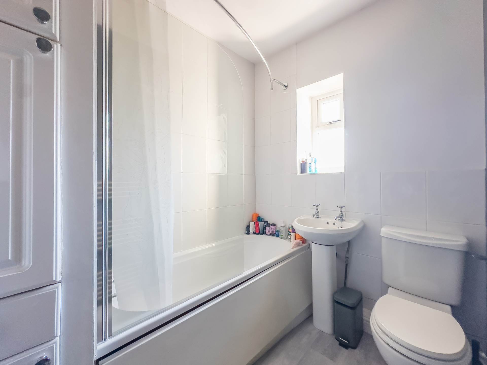 Bradford Road, Cleckheaton, Image 12