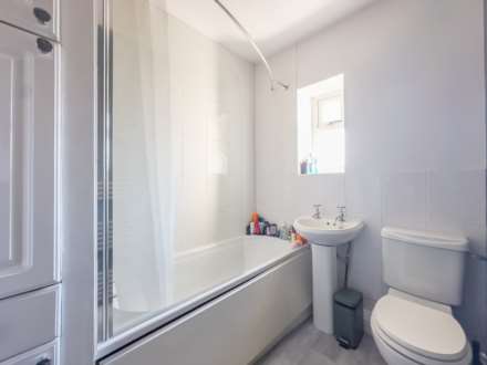 Bradford Road, Cleckheaton, Image 12